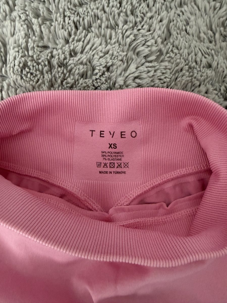 Teveo Leggings: Teveo Shorts – Usato da Herisau venduto da deb_5qfc 2