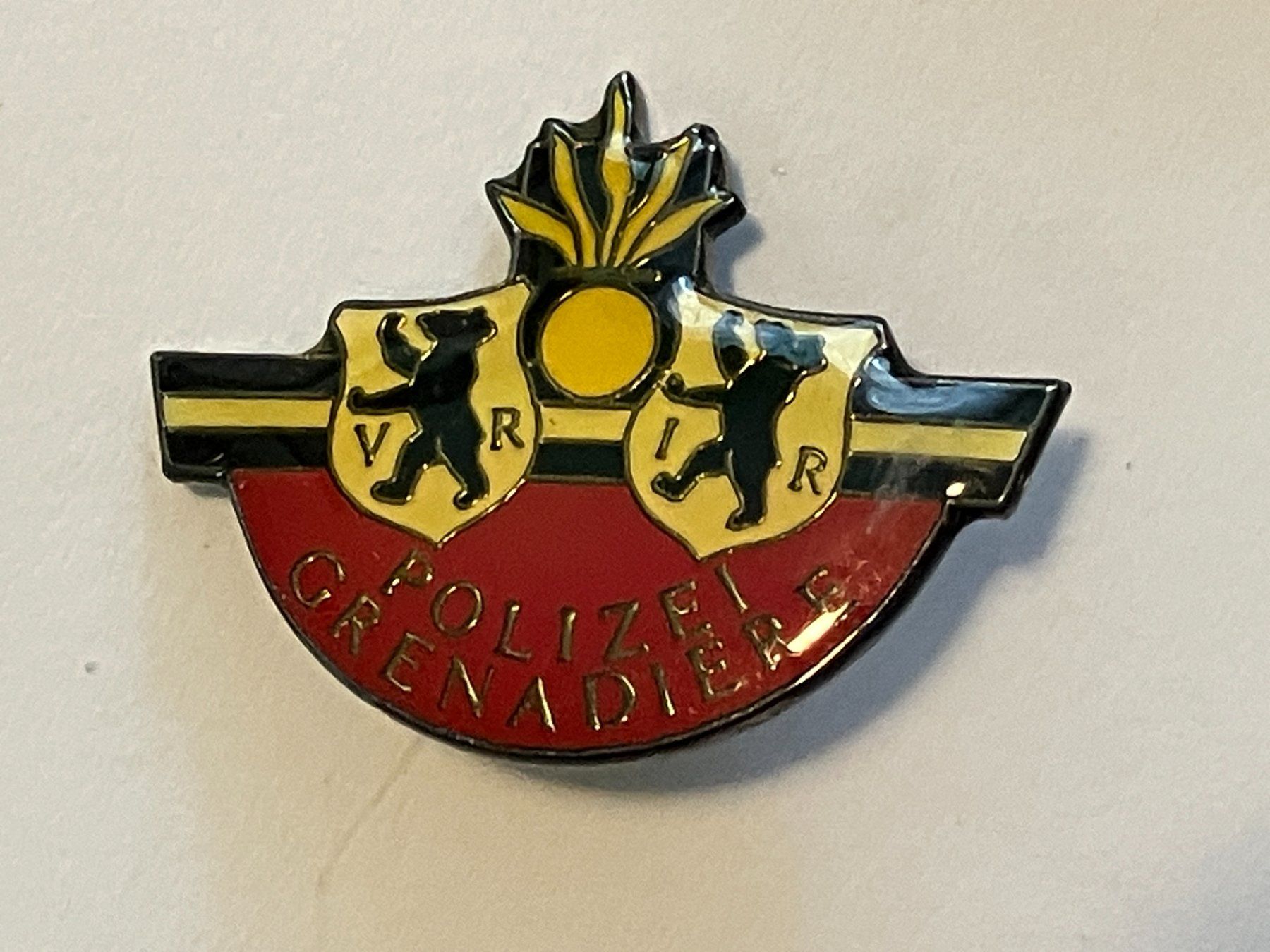 Placchette & Badge: 1 Pin Polizei Grenadiere Appenzell – Usato da Basel venduto da djwwpp