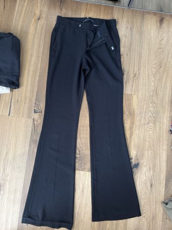 Hose Zara Woman schwarz Grösse XS neuwertig