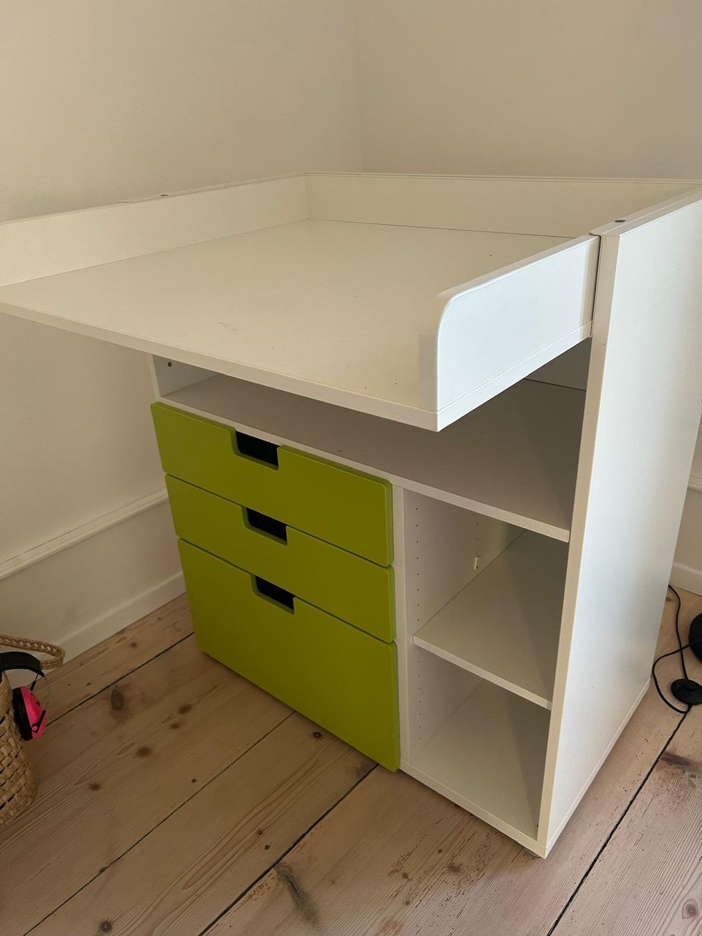 Ikea Letti: Lit bébé évolutif et table à langer – Usato da L'Abergement venduto da mme_6rmr 5