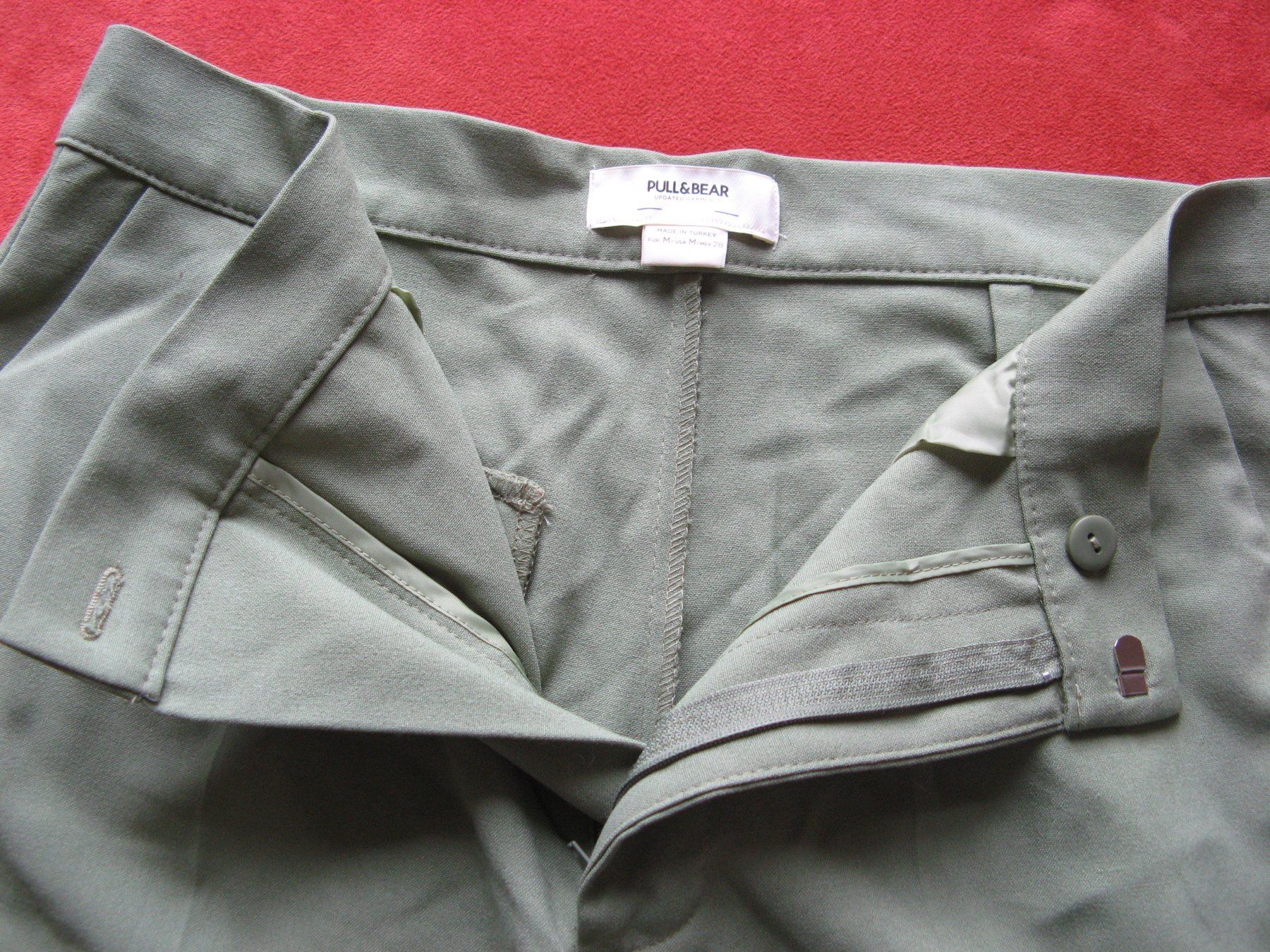 Pull&Bear Pantaloni: grüne Hose Pull & Bear Gr. M – Usato da Zürich venduto da apil 7