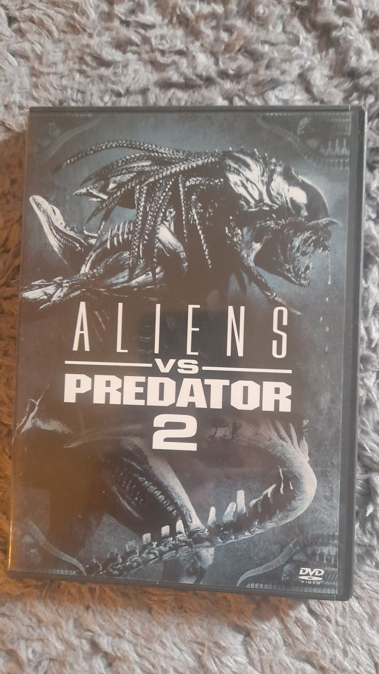 Tutti i DVDs: ALIENS VS PREDATOR 2    DVD – Usato da Wetzikon ZH venduto da Ramones01
