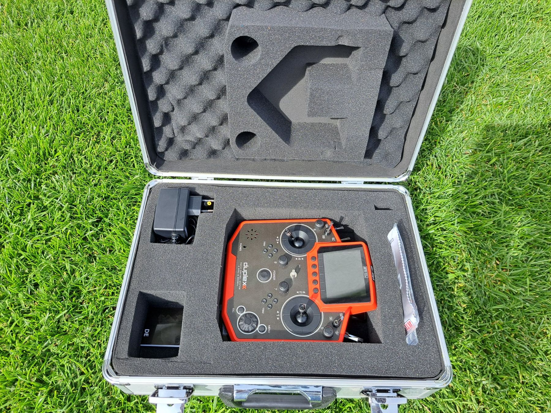 Jeti Telecomando: Jeti Duplex DS 12 mit Koffer – Usato da Pfaffnau venduto da Holzziger 1
