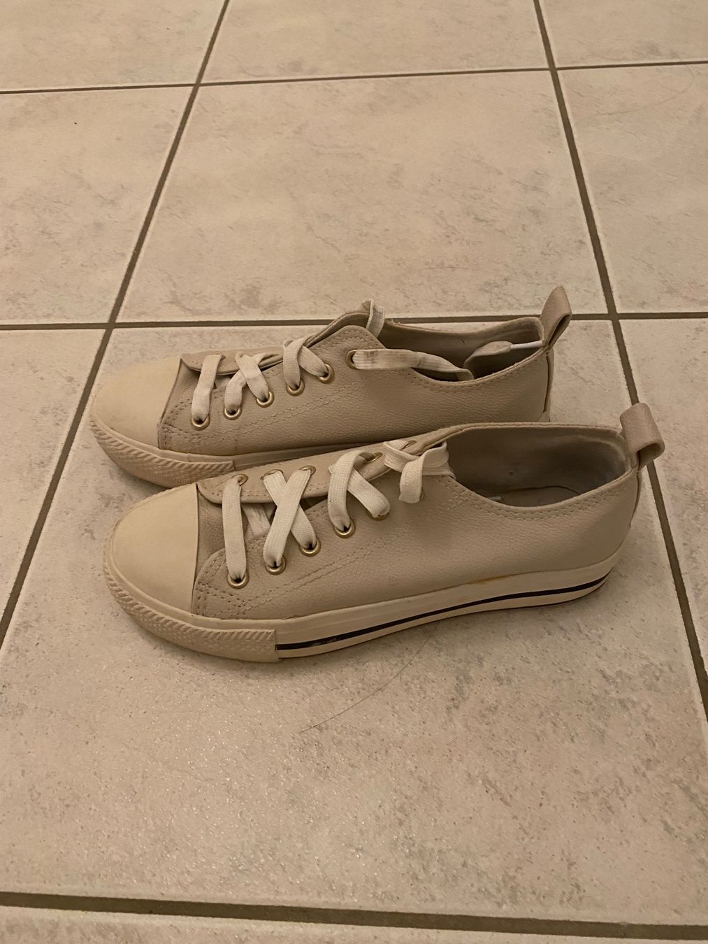 Scarpe da donna: Klassische Turnschuhe 👟 – Usato da Kloten venduto da swarovski16 1