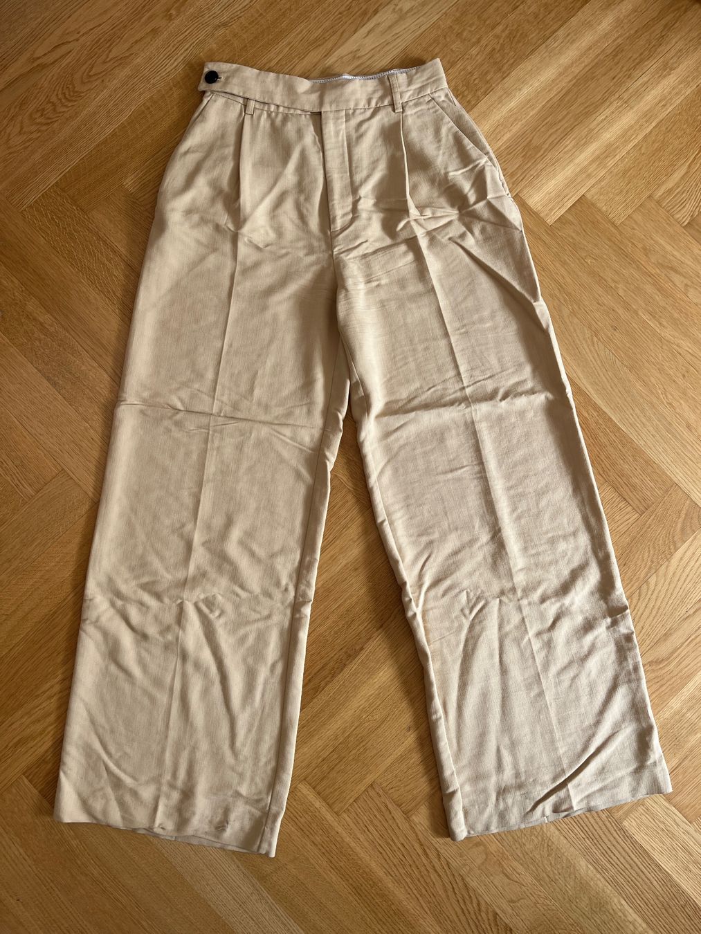 Zara Pantaloni: Zara Damenhose Beige Grösse S – Usato da Zürich venduto da bretxo