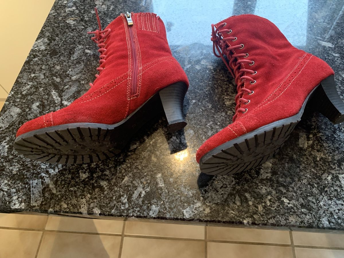 Scarpe da donna: Rote Wildleder Stiefelette – Usato da Aathal-Seegräben venduto da Squiki 1