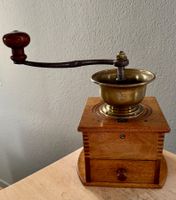 Sehr schöne antike Kaffeemühle