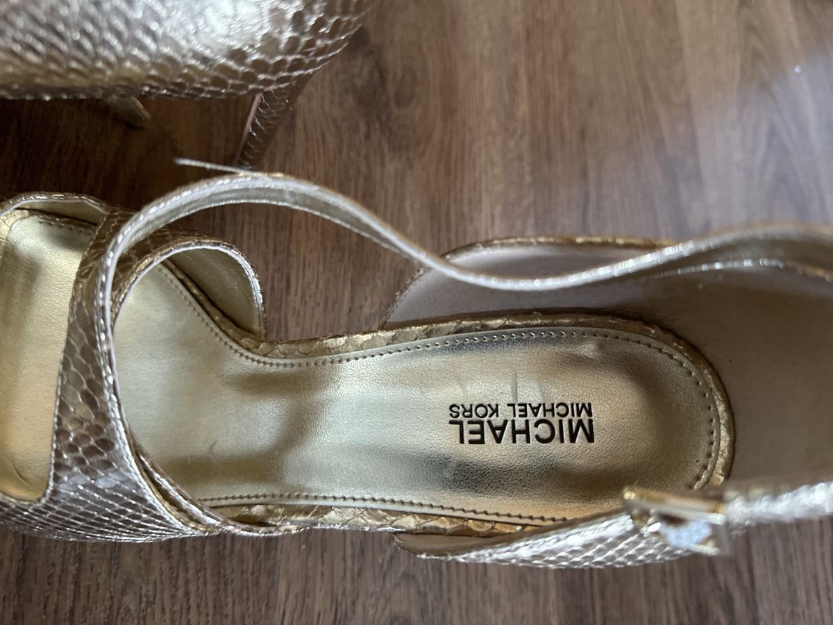 Michael Kors Scarpe da donna: Goldene Michael Kors High Heels Gr. 40 – Nuovo (secondo la descrizione) da Triesenberg venduto da Angve 2