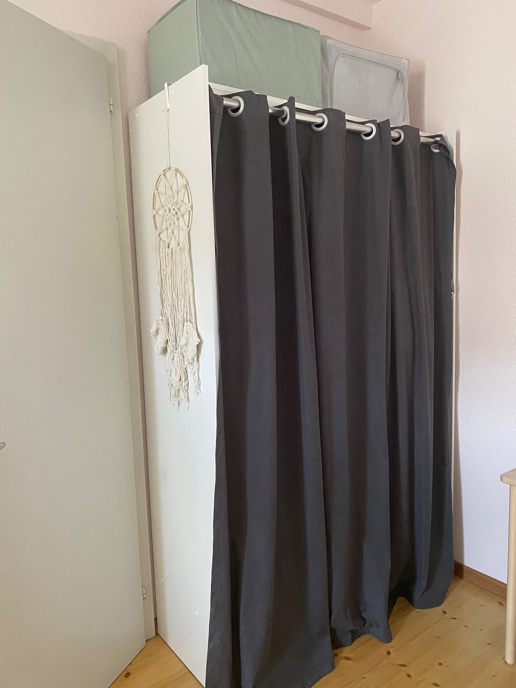 Armadi: Dressing / Kleiderregal mit Vorhang – Usato da Beromünster venduto da sar_kn2d 2
