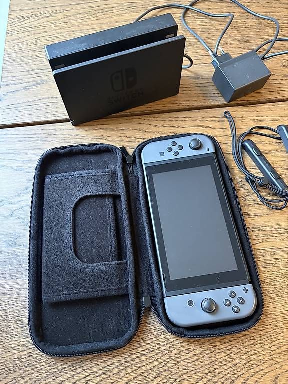 Nintendo Konsolen: Nintendo Switch Konsole Edition - Grau – Gebraucht aus Zürich von Hc-s21 2