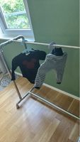 Schöner Mädchen/Jungen Body mit Streifen plus hose Grösse 74