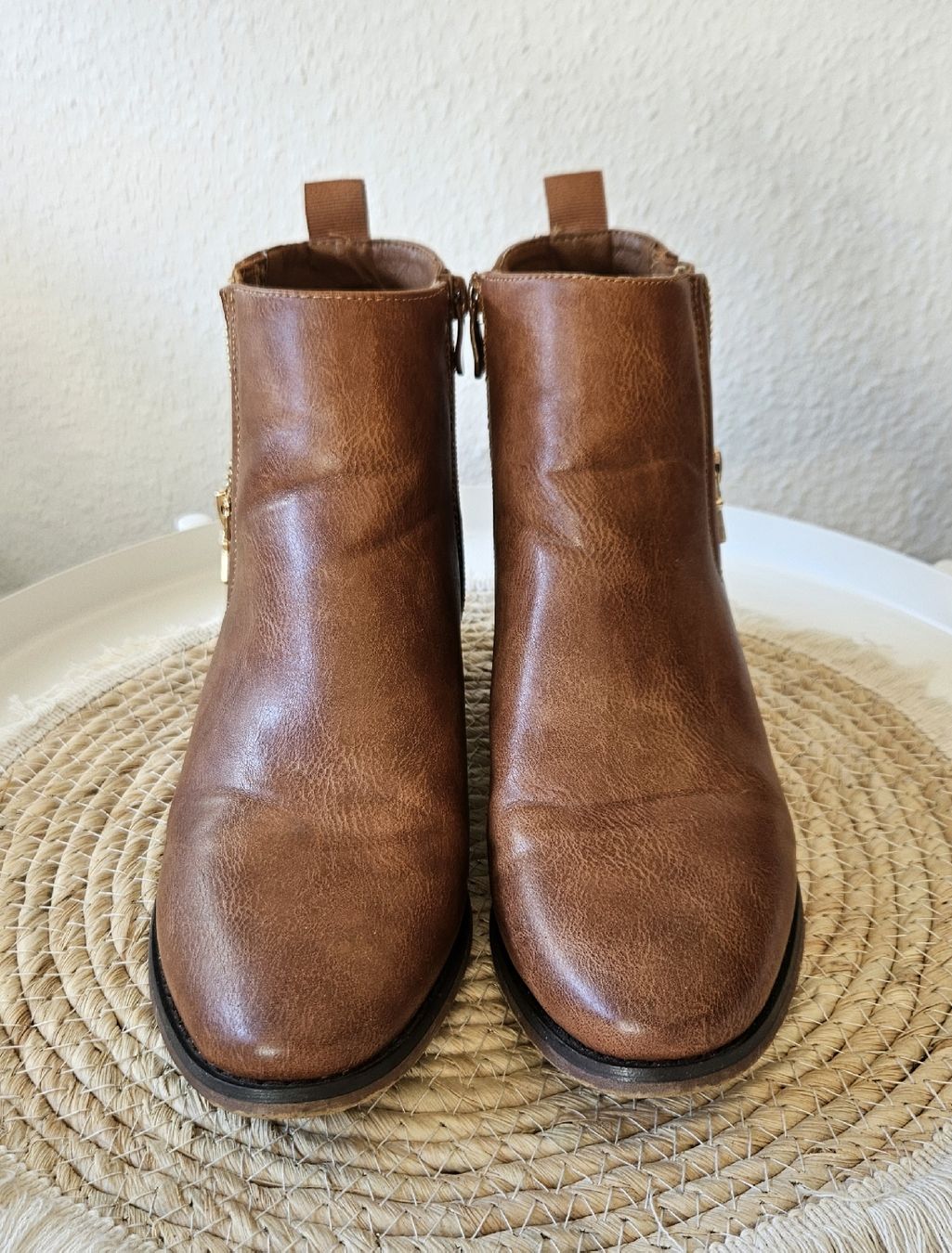 Damenschuhe: Bottes à talon  – Neu (gemäss Beschreibung) aus Nyon von nay_y72c 1