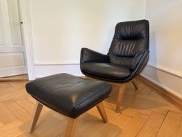 Bequemer Ledersessel mit Fusshocker