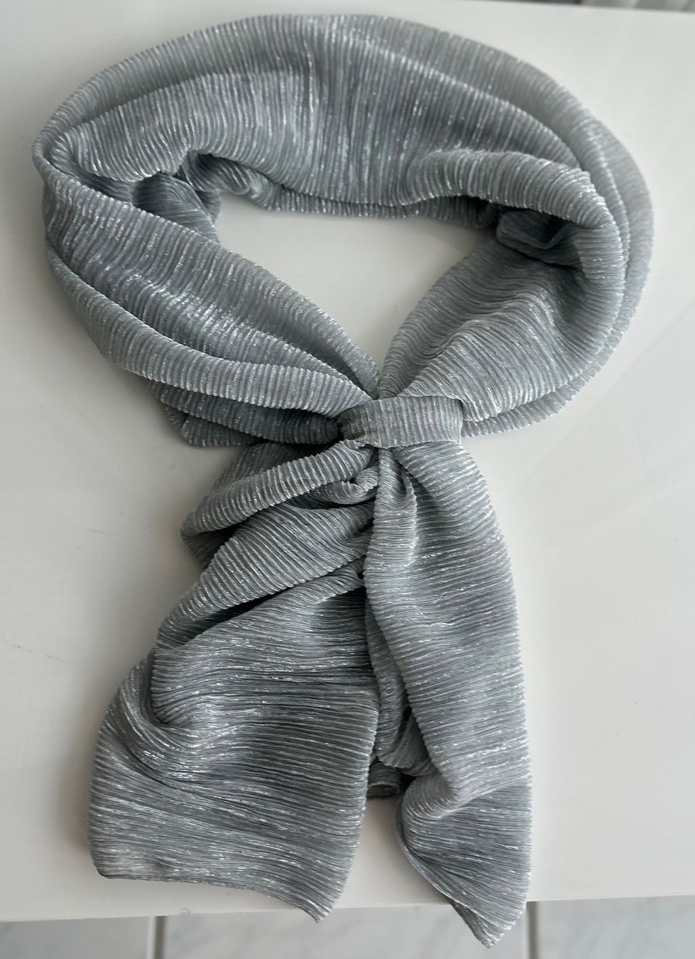 Foulards, Tücher & Schals: Lightweight Silver Scarf. Elegant Accessory for Summer! – Neu (gemäss Beschreibung) aus Saland von ele_vc96 3