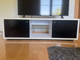 TV-Möbel weiss schwarz mit Plastiktüren guter Zustand