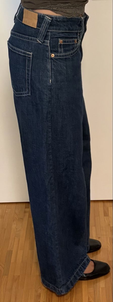 Weekday Jeans: Weekday Baggy Jeans - Size 28 – D'occasion à Pully par luc_9sgk 2