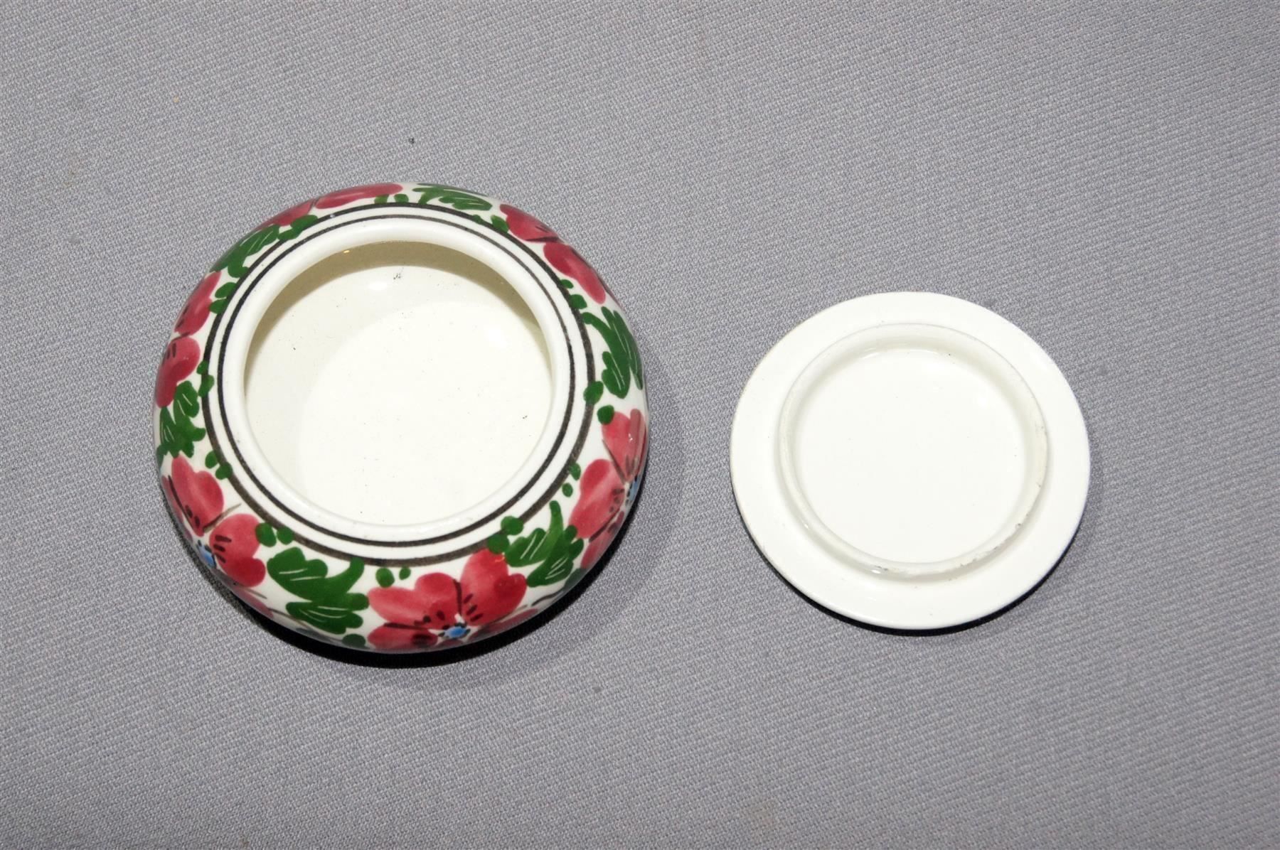 Zuckerdosen: Schöne Deckeldose mit Blumenmotiv – Gebraucht aus Geroldswil von ARTEFACTO 2