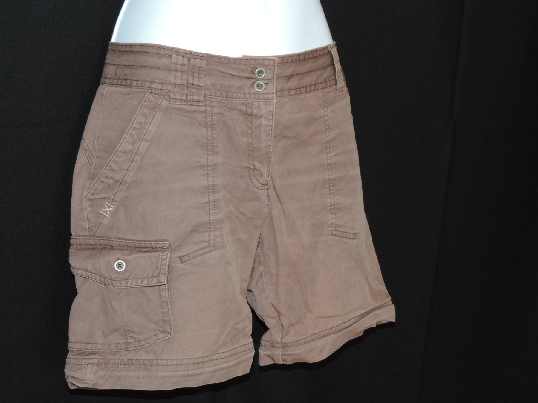 Pantaloni: short brun gris – Usato da Genève venduto da Axelle333 2