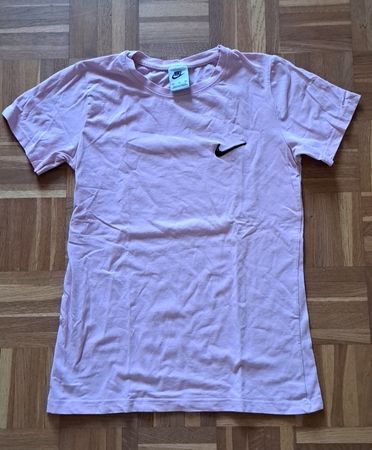 Nike T-Shirt pink, Grösse S, guter Zustand fast neu! 