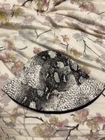 Bucket Hat mit Schlangenmuster