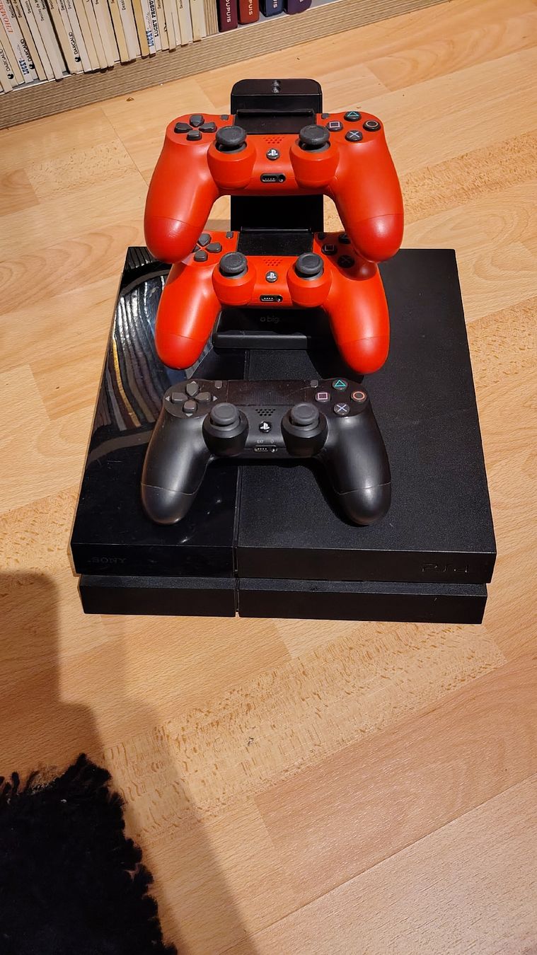Sony Console: Playstation 4 avec 3 manettes – Usato da Vilars NE venduto da Filomusic