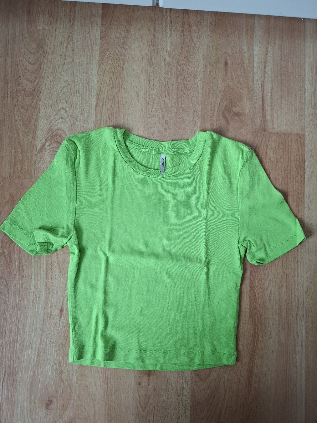 Only T-shirts: Ensemble de 2 t-shirts crop-top – Neuf avec emballage d'origine à La Tour-de-Peilz par Marin_nette 1