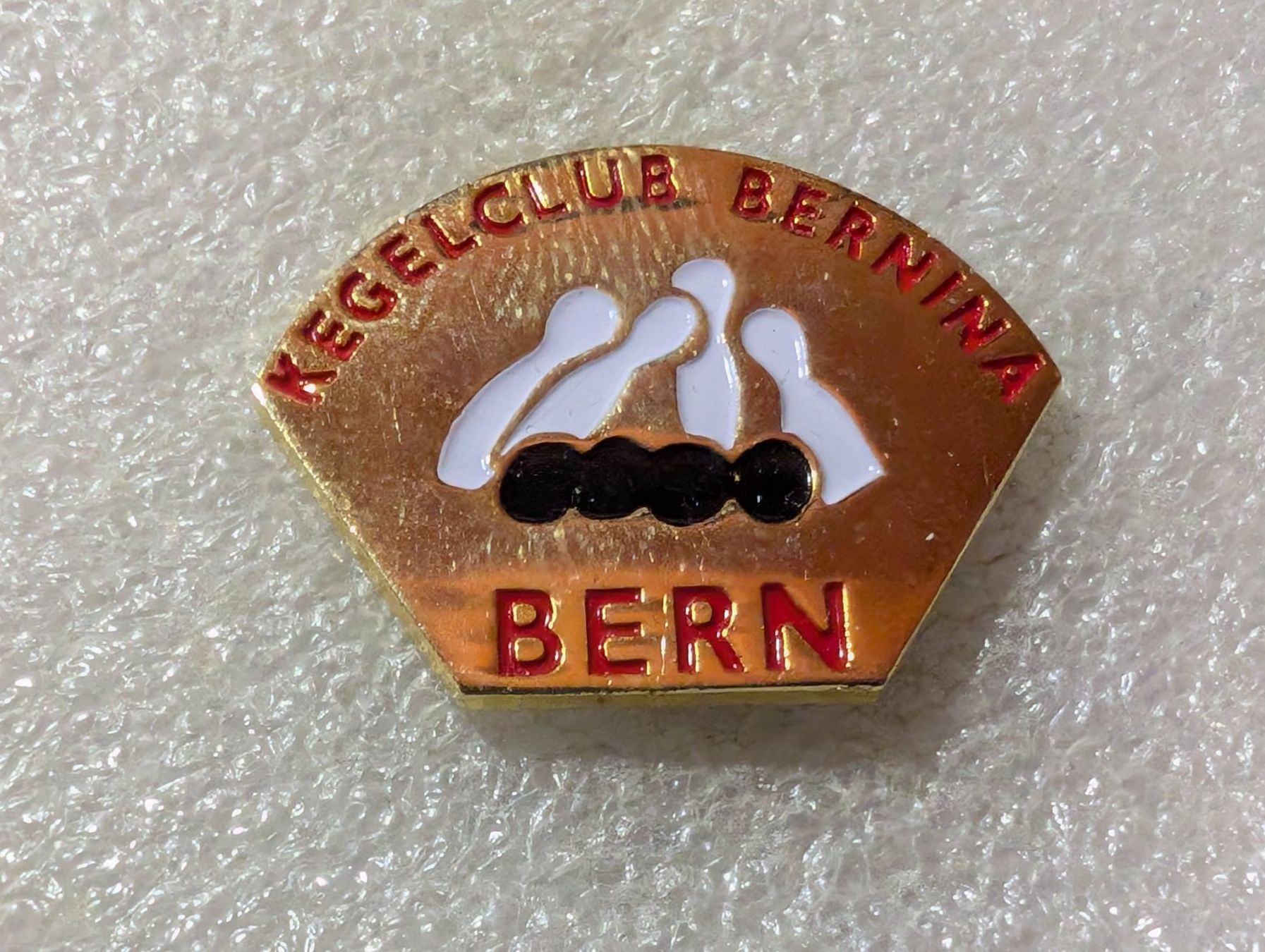Placchette & Badge: Ansteckpin 85: Kegelklub Bern – Usato da Oppligen venduto da Pin-Fall-Shop