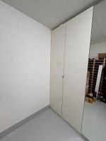 Ikea Pax Kleiderschrank mit Türen und Kleiderstangen
