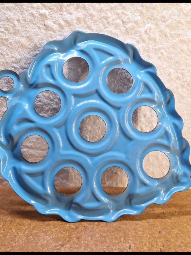 Teller: ANTIKER EMAILLE TELLER EIERHALTER IN BLAUEN EMAILLE – Gebraucht aus spreitenbach von lumbalplatte 2