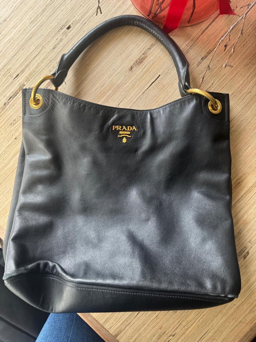 Prada Sacs: Schwarze Prada Tasche – D'occasion à Chur par lis_7y2r