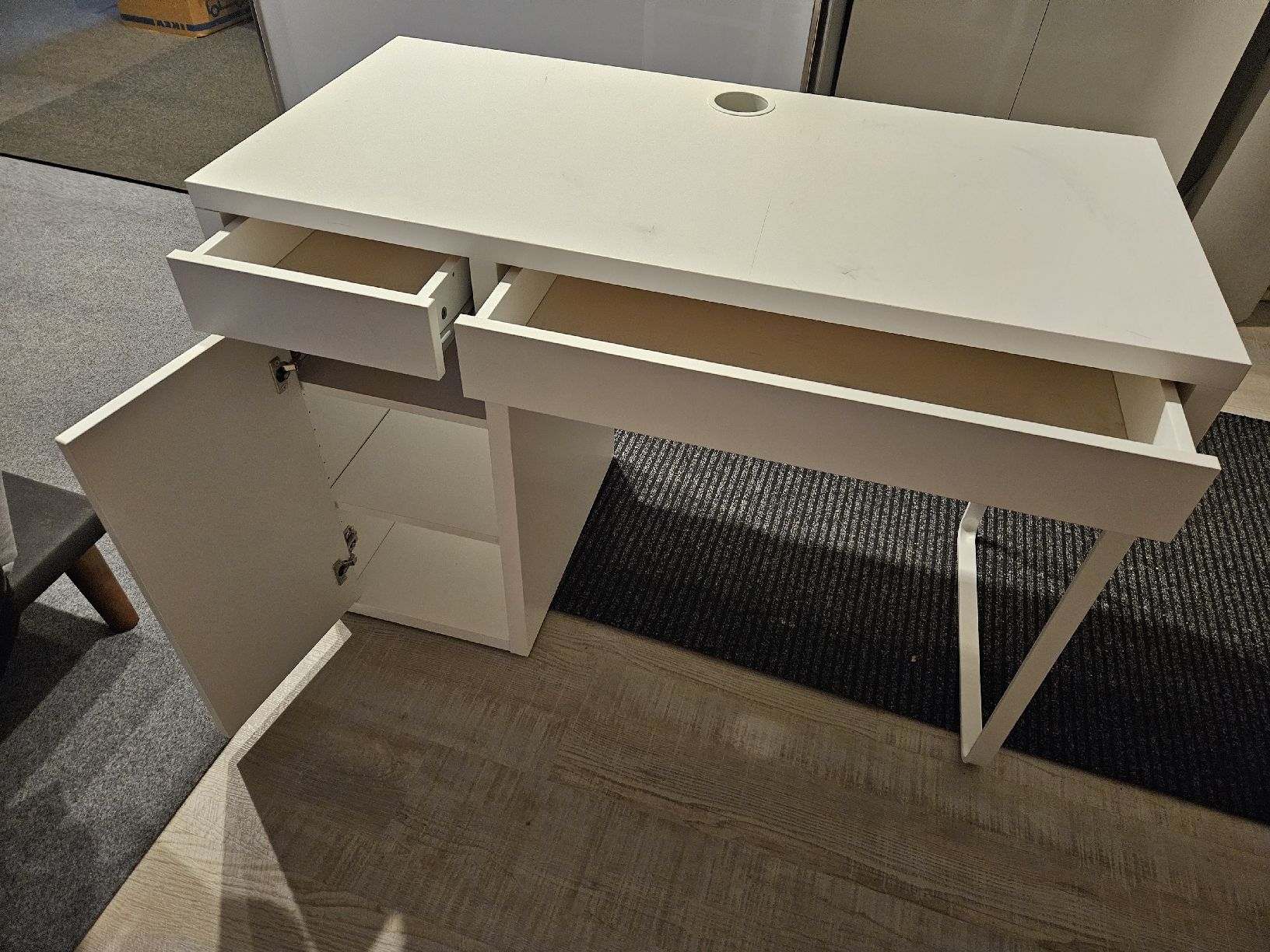 Schreibtische: Ikea Schreibtisch / Pult Micke – Gebraucht aus Hinwil von 97 2