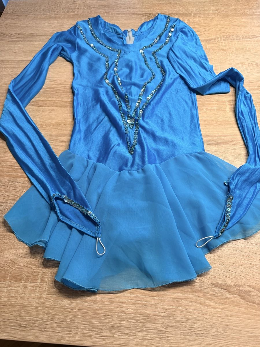 Scarpe, pantaloni & magliette da ginnastica: Eiskunstlaufkleid, hellblau, Grösse 158! – Usato da Trimbach venduto da Schwaenchen
