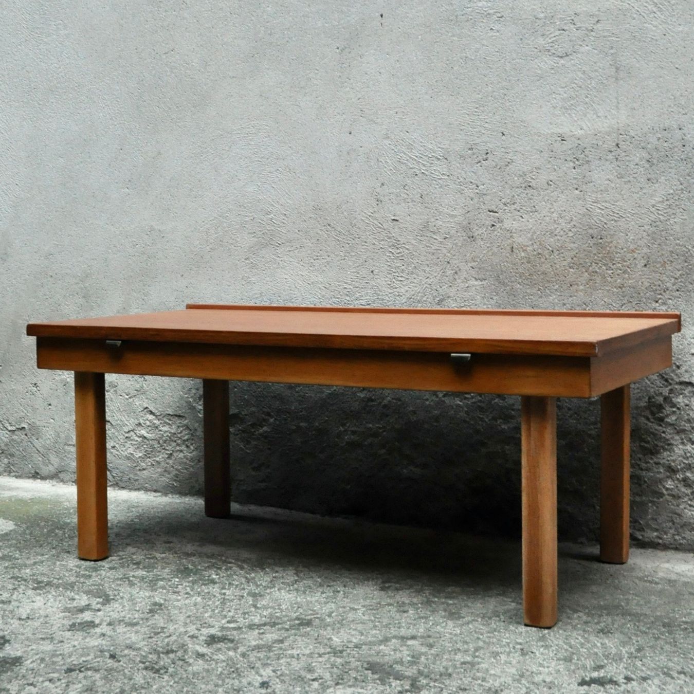 Betten: Ensemble daybed et table de chevet en teck – Gebraucht aus morges von Kus.design
