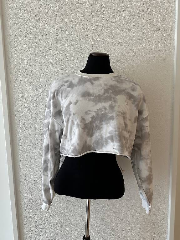 Maglioni & Felpe: Bershka crop Pullover – Usato da Endingen venduto da sab_2gdk