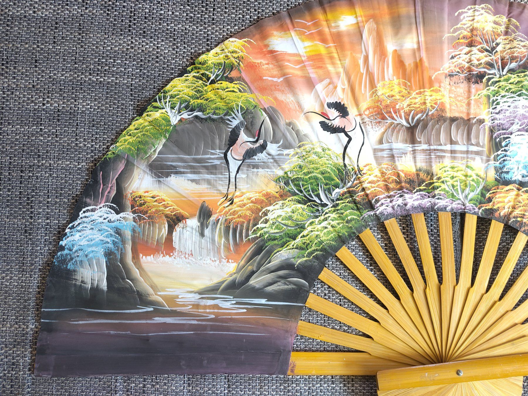 Tutte le decorazioni: Vintage Asian Folding Wall Fan Decor Hand Painted – Usato da Rhäzüns venduto da geo_6ghz 1
