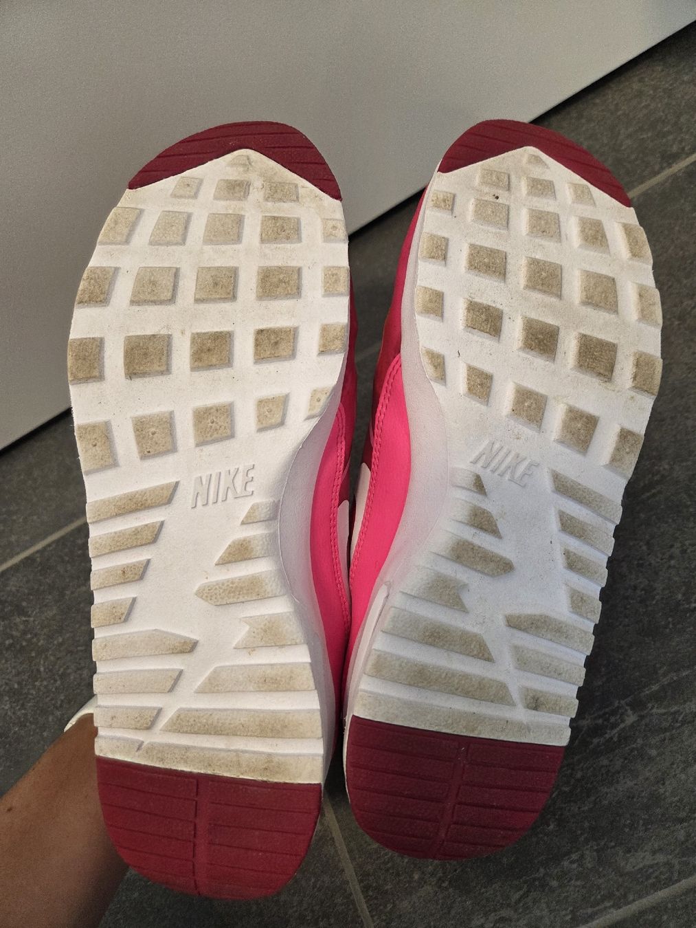 Nike Scarpe da donna: Nike Sneakers Grösse 40 – Usato da Reichenburg venduto da gin15 3