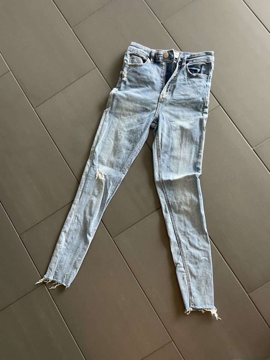 Stradivarius Jeans: Jeans Stradivarius – Gebraucht aus Oberkirch LU von lea_skv5