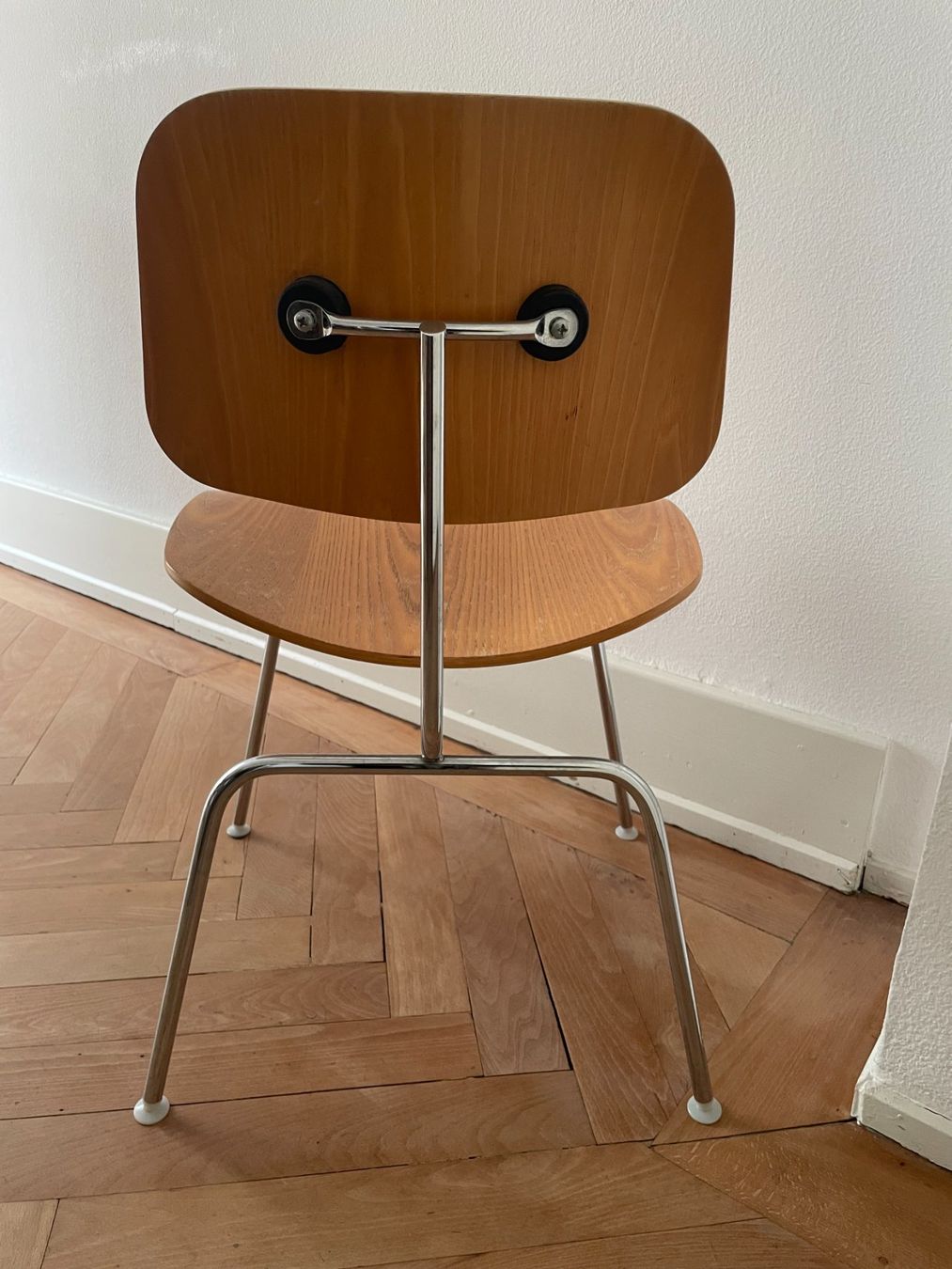 Eames Sedie: Herman Miller Eames DCM Stuhl / Chrom und Holz – Usato da Zürich venduto da hol_q8sg 4