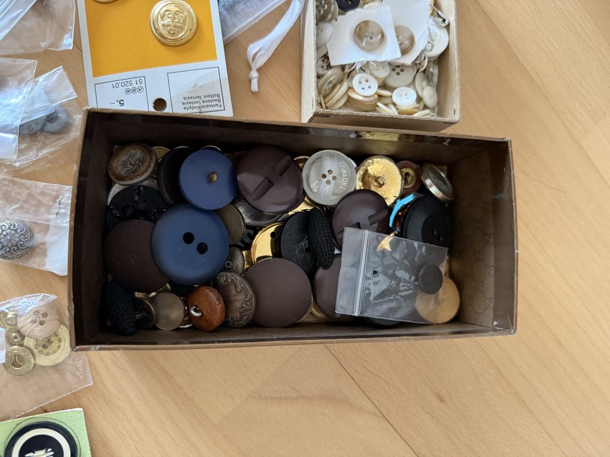 Knöpfe: Grosse Vintage-Knopfsammlung – Gebraucht aus Bellmund von estrella01 1