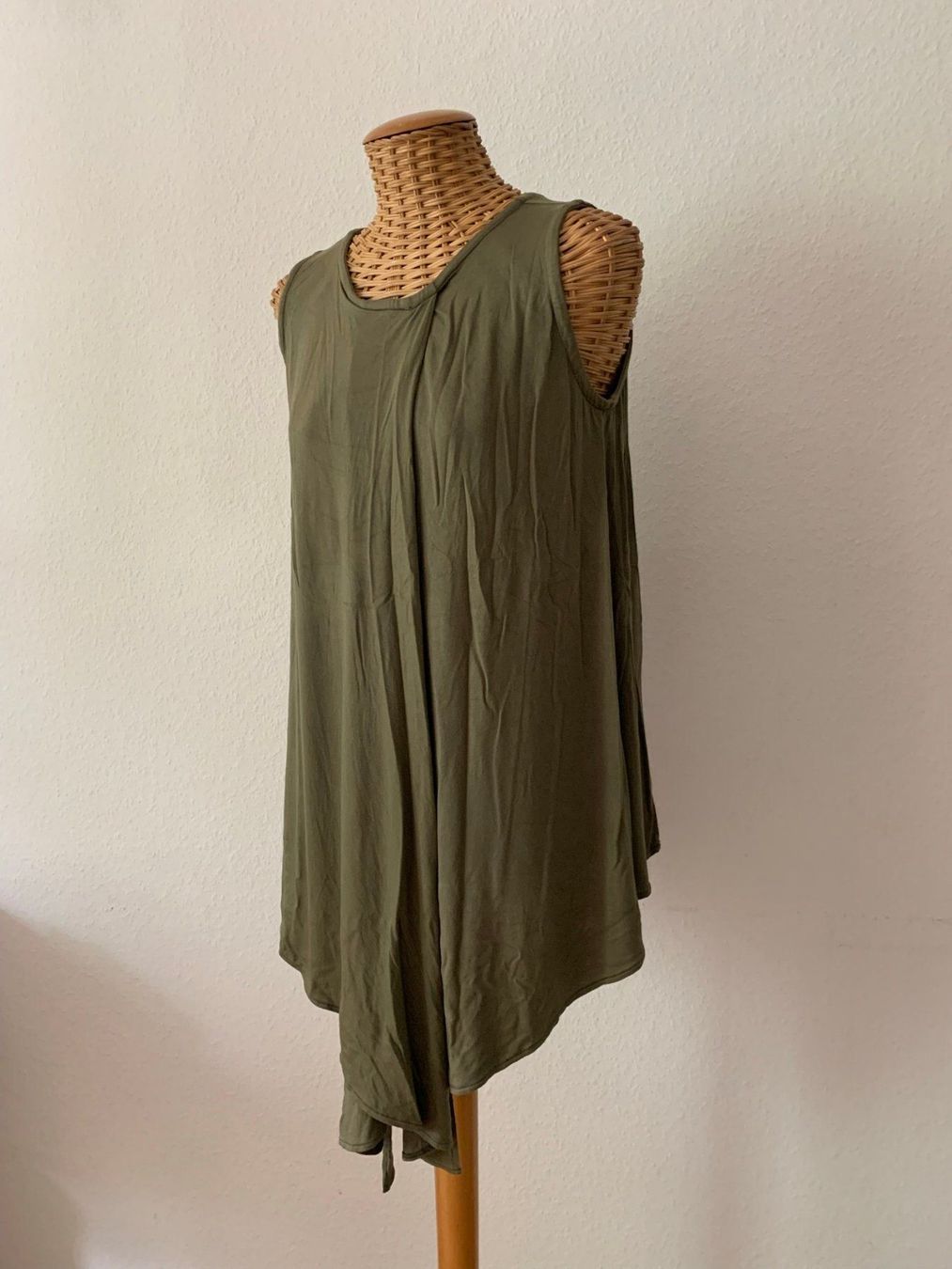 Top: Longtop olivgrün asymmetrisch - S – Usato da Zürich venduto da Diazaio 1