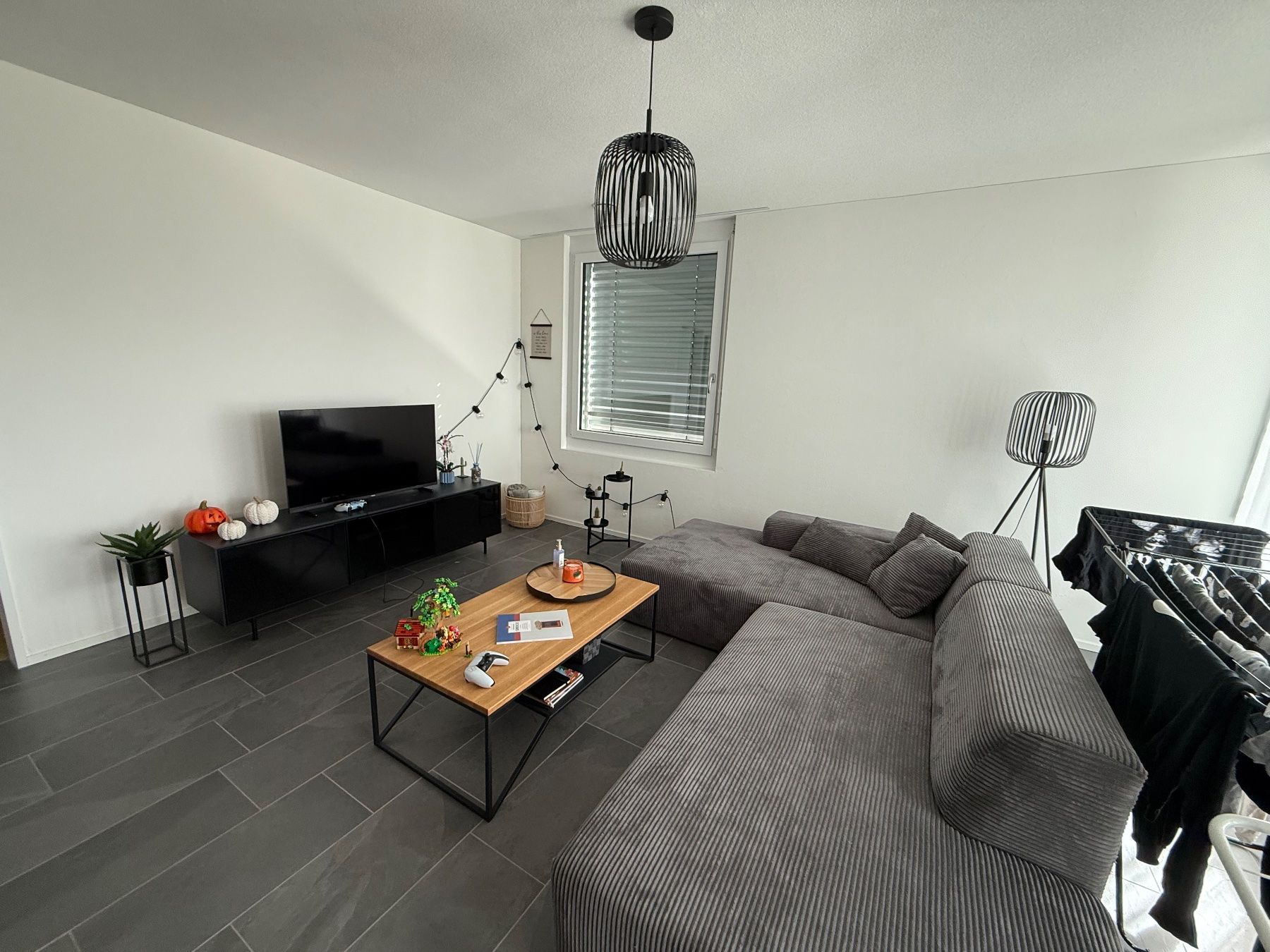 Sofas: Graues Cord Sofa – D'occasion à Suhr par axsps 3