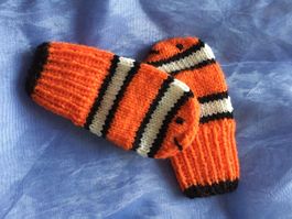 Nemo Baby Handschuhe (bis ca. 6 Monate) Handarbeit