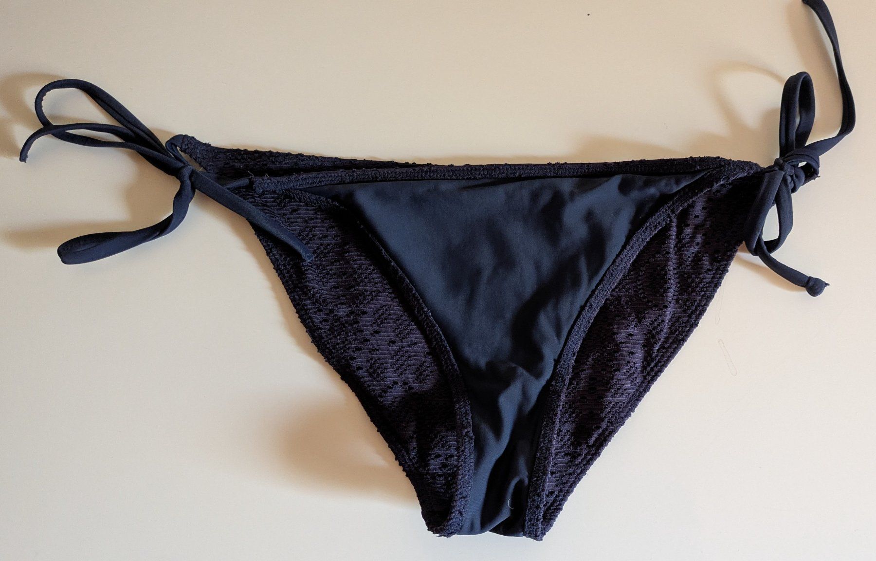 Costumi da bagno & Bikini: Slip‑Bikini Größe EU 42 – Usato da Biasca venduto da TheSeo 2