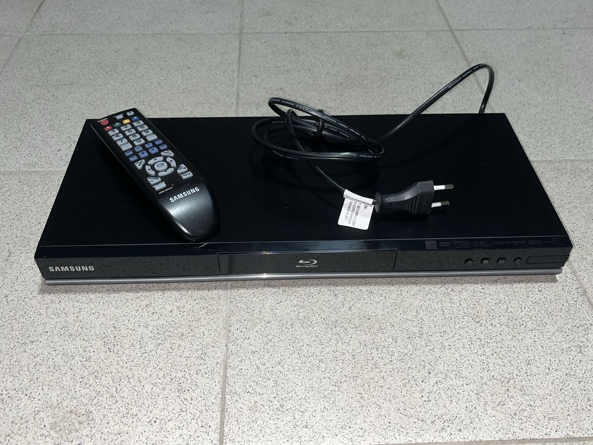 Samsung Systèmes audio & multimédias: Samsung DVD/ Blu Ray Player  – D'occasion à Frauenkappelen par jensitiger77 1