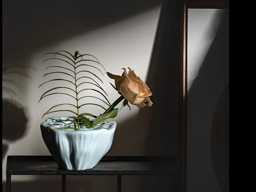 Vasi & Recipienti: Atypical Unique ceramic flowe vase light blue – Nuovo (secondo la descrizione) da Frauenfeld venduto da Vanityroom 4