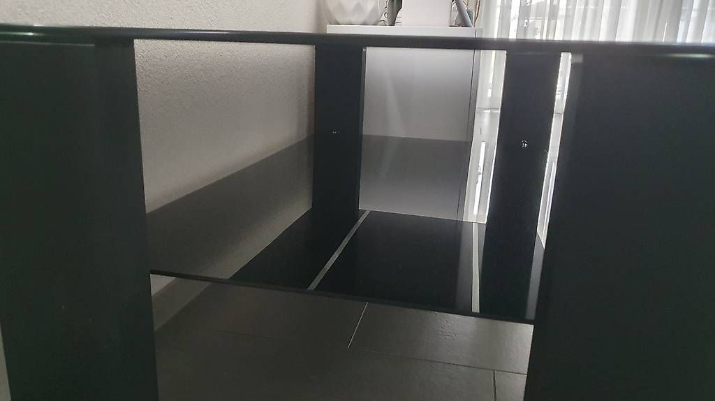 Tische: Couchtisch schwarz aus Glas – Gebraucht aus Basel von Ringe1 3