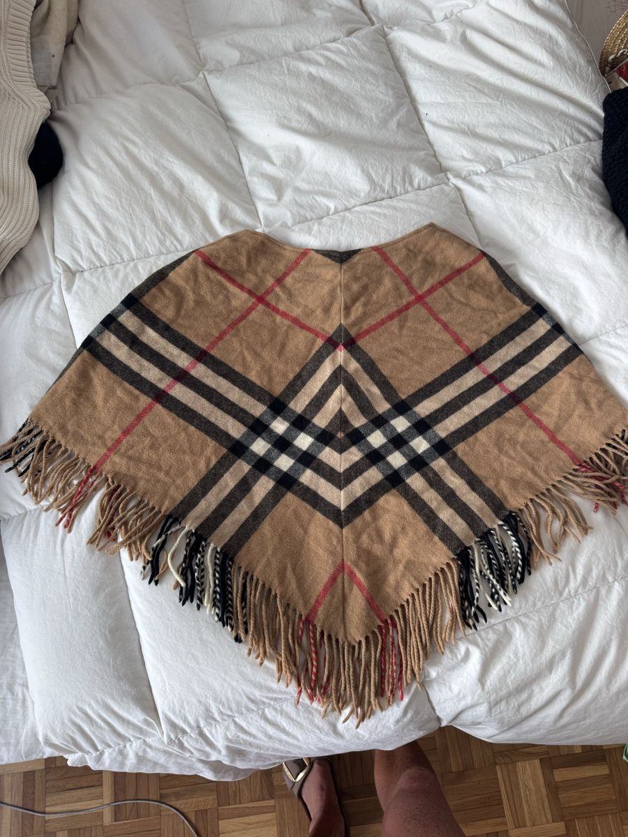 Burberry Altro in Moda donna: Poncho Burberry cachemire authentique taille unique idéal – Usato da Genève venduto da lejardindesvetements 4