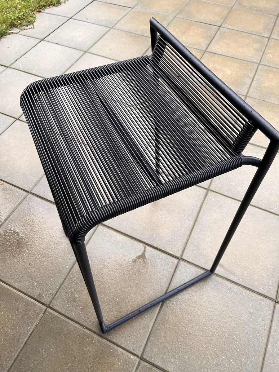 Pfister Chaises: Schwarzer Barhocker, Metall, Kunststoffgeflecht, neuwe – D'occasion à Seedorf BE par frank7031