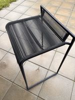 Schwarzer Barhocker, Metall, Kunststoffgeflecht, neuwe
