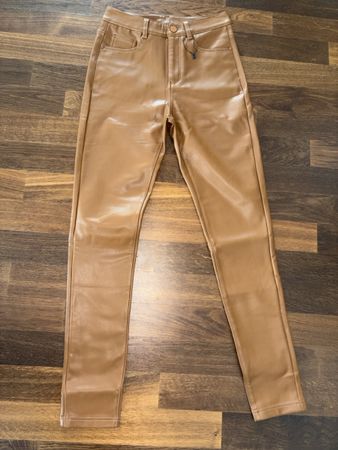 Trendige Kunstlederhose in Cognac - Grösse 38 - Herbst Look